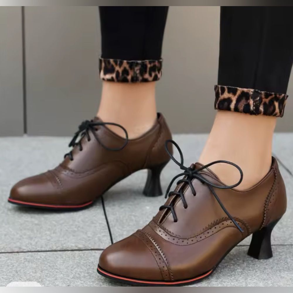 Vintage Low Short Heels Pumps Lace-Up Nwot
